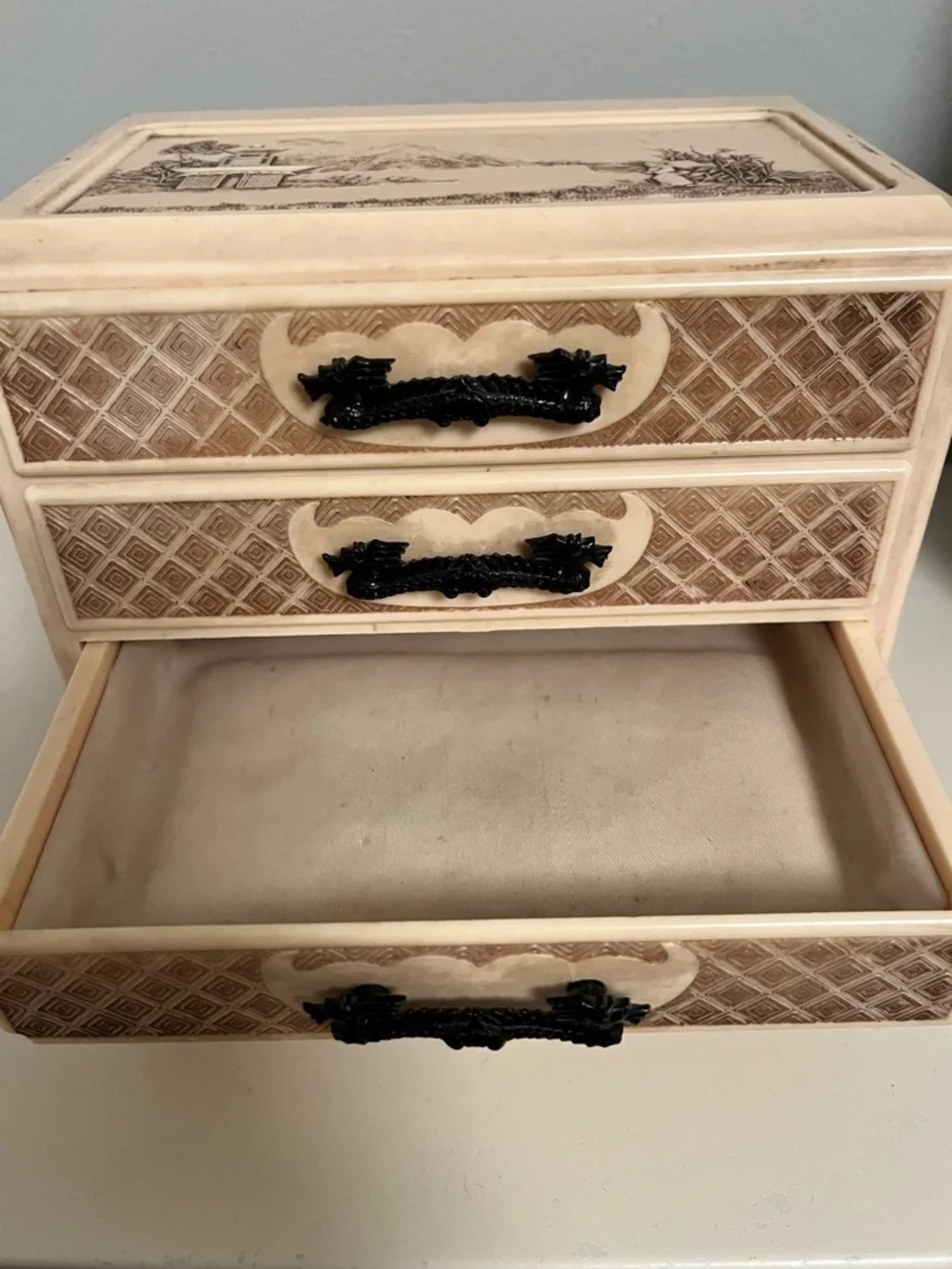 1950s Beige Plastic Jewelry Box